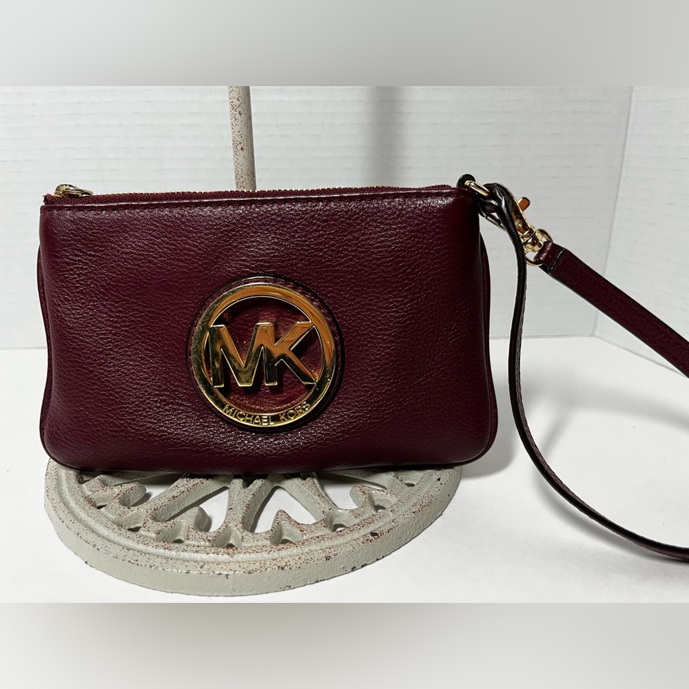 MICHAEL KORS LEATHER WRISTLET FULTON BAG